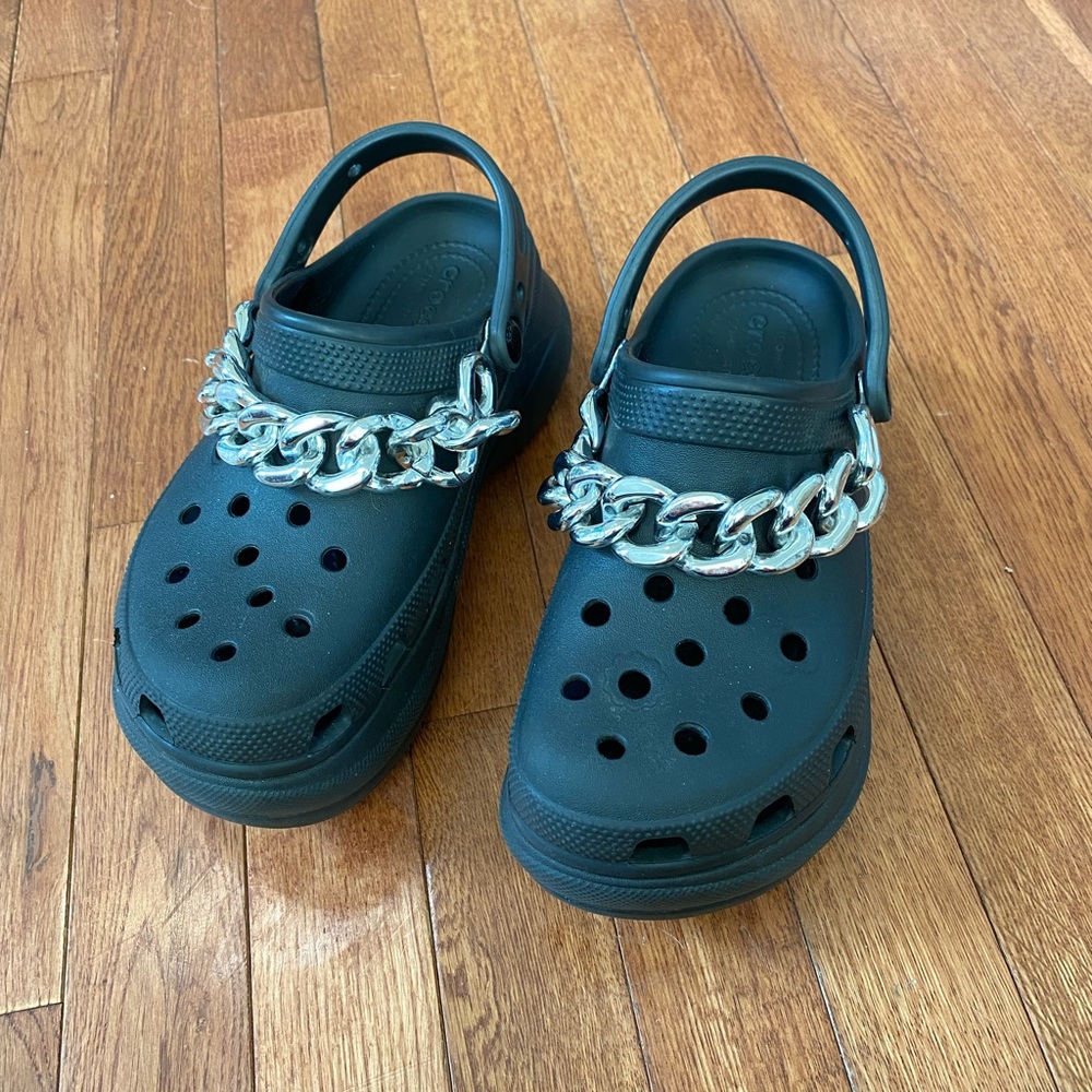 Crocs Bae Platforms with Silver Embellished Chain      Black in size 7